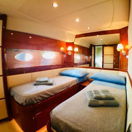 Tropez Luxury Yacht Πλωτό κατάλυμα