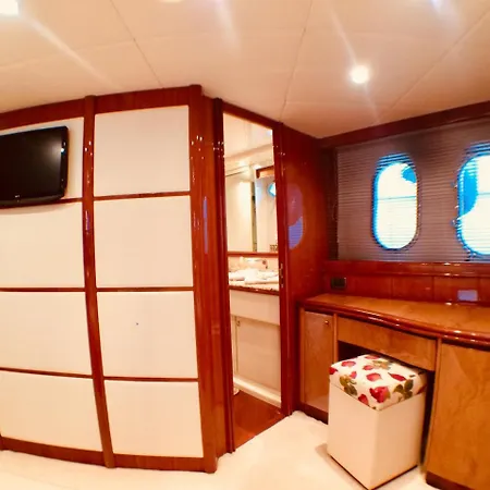 Tropez Luxury Yacht Πλωτό κατάλυμα *