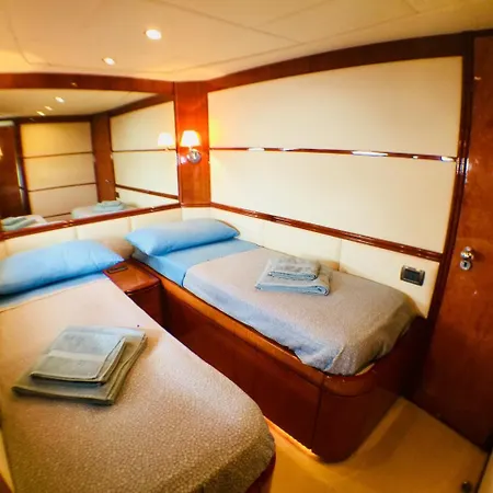 Tropez Luxury Yacht Πλωτό κατάλυμα