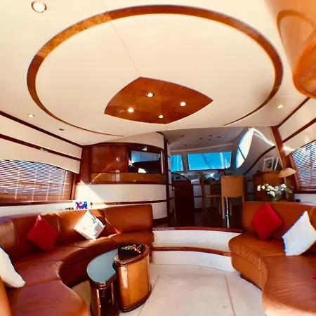 Πλωτό κατάλυμα Tropez Luxury Yacht